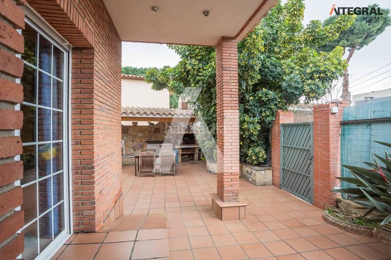 Foto 5530e205-ccc8-47e6-a44e-3a565479a62b. Chalet mit heizung parking pool in Zona Alta Premià de Mar