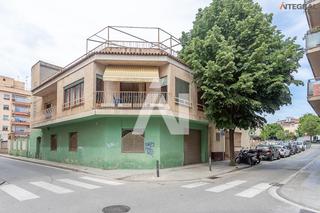 Casa a Calella. Fantástica casa con muchas posibilidades!