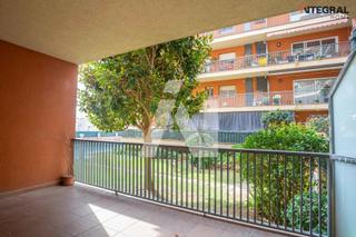 Planta baixa a Centre. Fantástica planta baja con terraza, párking y piscina en pleno c