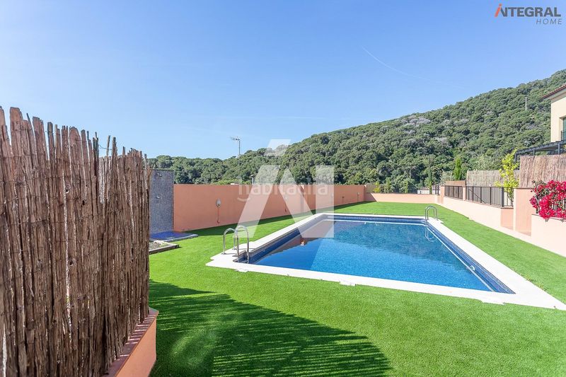 Foto a48a990d-974f-414d-92f7-80031f76650e. Casa adosada en Premià de Dalt