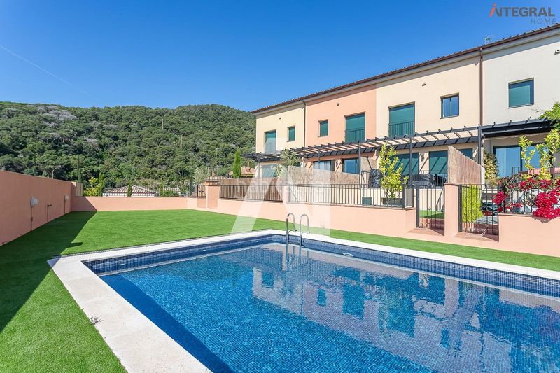Foto f10101b4-c12e-405f-b175-337adf9bed9d. Casa adosada en Premià de Dalt