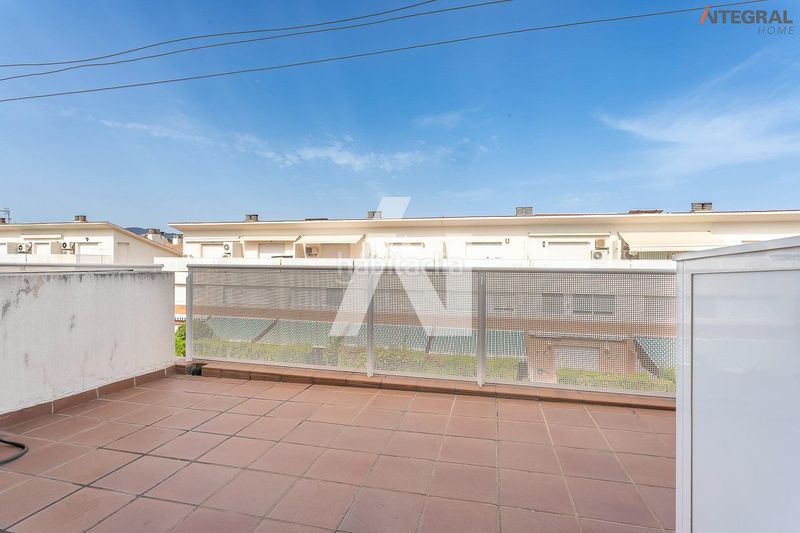 Foto 04a4f7e0-702d-48d4-9aec-4736defe1d15. Casa aparellada amb aparcament a Banyeres Premià de Mar