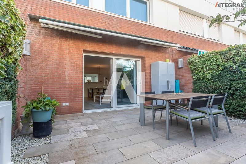 Foto 8dbc9526-7d1d-433c-bfd0-2cd7a25048a4. Casa aparellada amb aparcament a Banyeres Premià de Mar