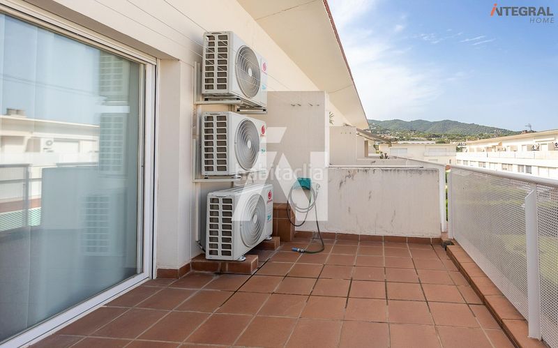 Foto 94705c3e-2933-4b26-85d0-f89ddf4d7aca. Casa aparellada amb aparcament a Banyeres Premià de Mar