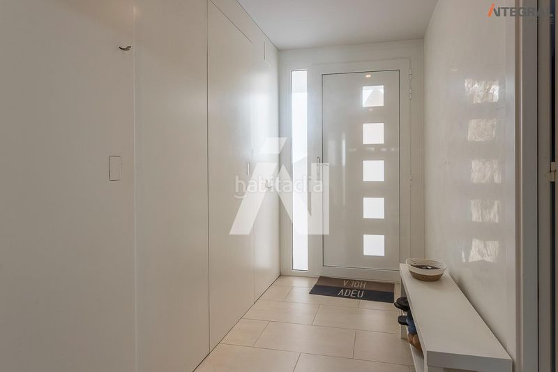 Foto 9f7f5902-fb9c-472e-8e66-fb48db77a2b8. Casa aparellada amb aparcament a Banyeres Premià de Mar