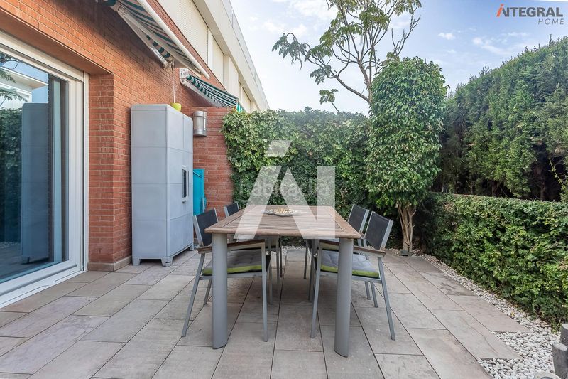 Foto b79a2603-89b3-4428-92af-f705b2614c17. Casa aparellada amb aparcament a Banyeres Premià de Mar