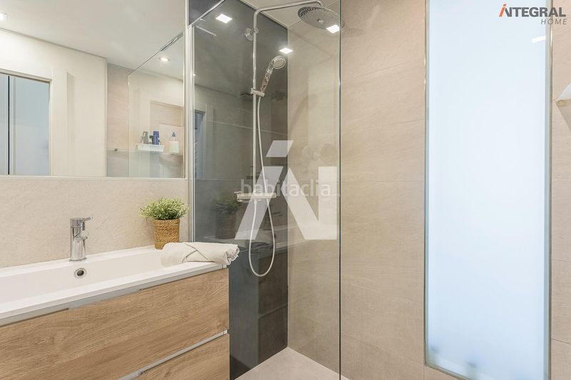 Foto e6191396-a79d-4de3-9888-3b5402c7e6ac. Casa aparellada amb aparcament a Banyeres Premià de Mar