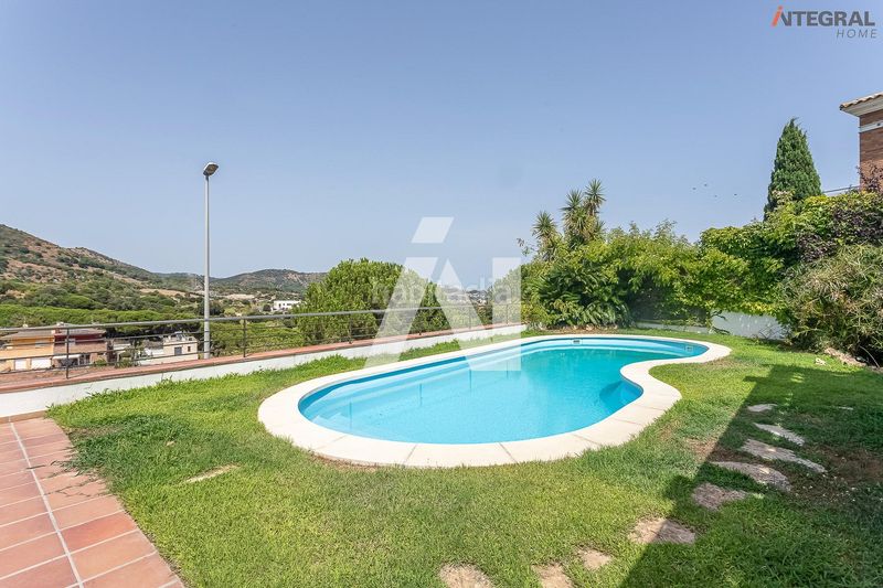 Foto 81d6f2c6-fffa-4425-bd6a-b2afef349908. Xalet amb calefacció aparcament piscina a Calella