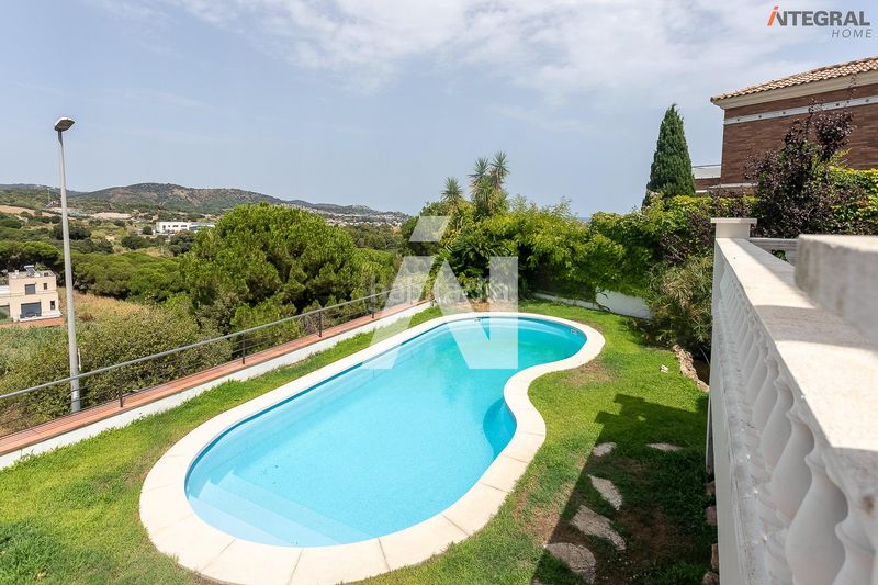 Foto b28c1a53-e6b9-4874-80b6-ac32a1f5e898. Xalet amb calefacció aparcament piscina a Calella