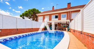 Casa aparellada a Zona Alta