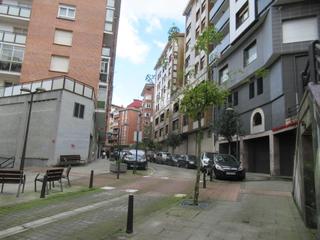 Lloguer Local Comercial a Galdakao. Local céntrico de 710 m2 con 94 m2 de entreplanta