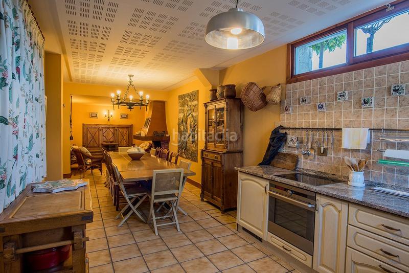 Foto d48962be-7314-47cb-96fb-9aec704d4a33. Xalet amb calefacció aparcament a Zaratamo