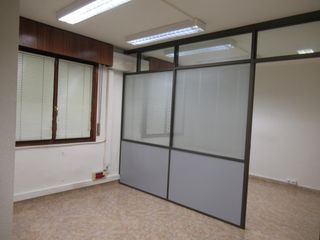Rent Office space in Galdakao. Entreplanta acondicionada a buen precio en pleno centro