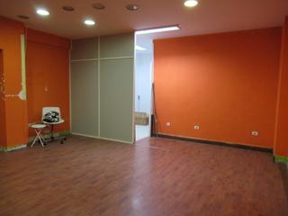 Lloguer Local Comercial a Galdakao. Local acondicionado en zona comercial con escaparate