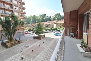 Pis a Galdakao. Pisazo de 4 habitaciones y 2 baños en el centro de galdakao