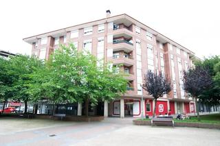 Pis a Galdakao. Piso con ascensor cota 0  de 2 habitaciones con garaje y traster