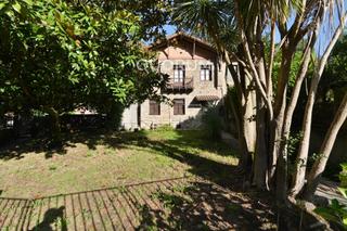 Maison jumelée à Galdakao. Casa adosada con jardín y garaje en tximelarre bekoa en galdakao