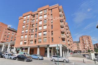 Pis a Galdakao. Pisazo con ascensor cota 0 de 3 habitaciones con garaje y traste