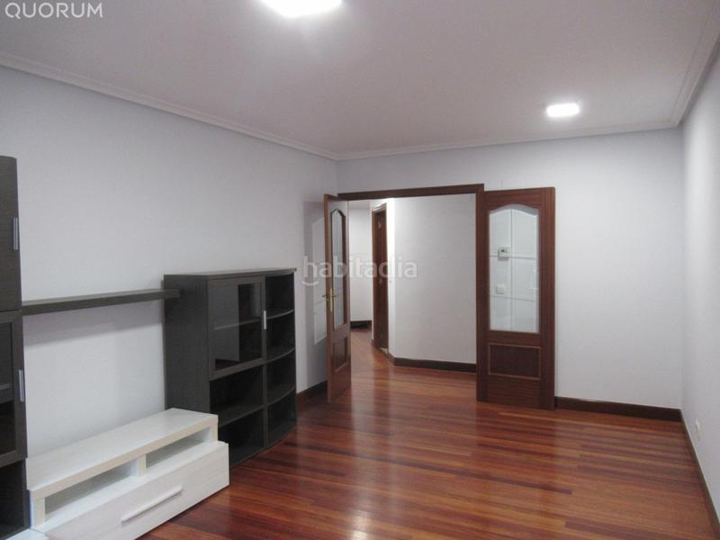 Foto f200ebd0-f7d5-4131-8f4a-14cc1827f7d8. Piso  con ascensor a cota 0 de 3 habitaciones, garaje y trastero en Usansolo