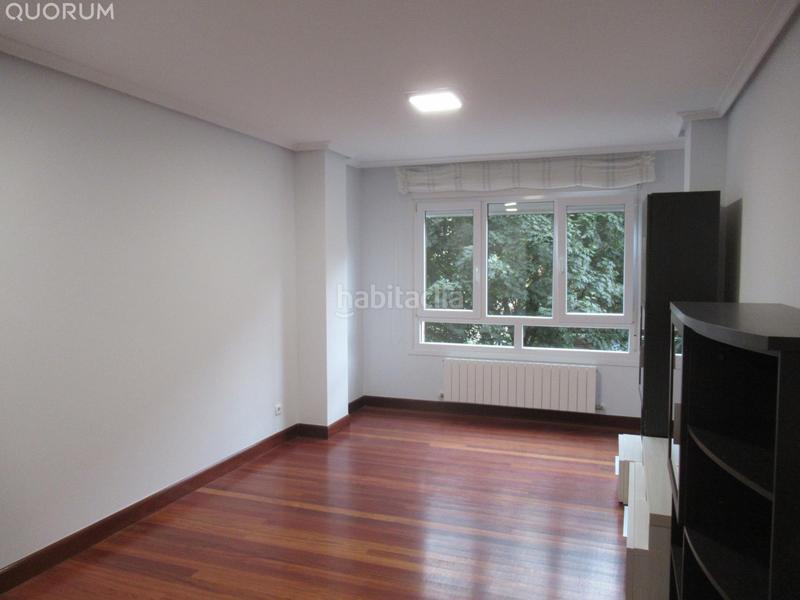 Foto f6cbf091-01ee-47cb-b3e9-37240de9bc6c. Piso  con ascensor a cota 0 de 3 habitaciones, garaje y trastero en Usansolo