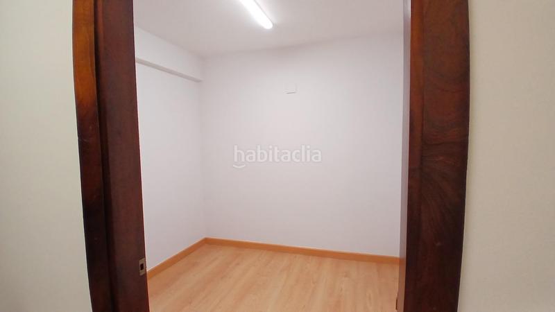 Foto d4e6c76f-8149-4f20-974f-1c0fcb2ab921. Alquiler local comercial entreplanta totalmente acondicionada en el centro en Galdakao