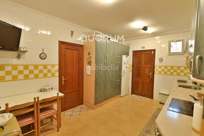 Foto 0ea588b9-4f87-4a4e-95c3-598bc495da51. Casa adosada  de 4 habitaciones con garaje y jardín en el centro en Lemoa