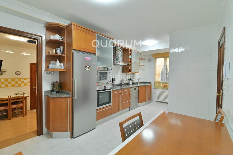 Foto 42064fef-b57a-4cff-bf73-b4e68f8a17dc. Casa adosada  de 4 habitaciones con garaje y jardín en el centro en Lemoa