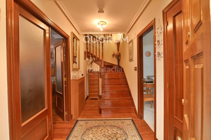 Foto 43d483d4-c0a7-4913-8fce-e1fe96aaa33c. Casa adosada  de 4 habitaciones con garaje y jardín en el centro en Lemoa