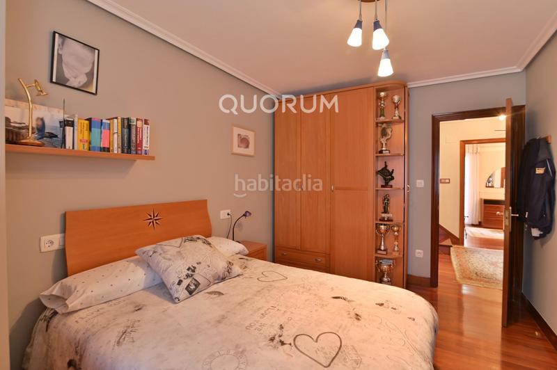 Foto 52b0b61d-0a56-41b0-85cc-9cbf317f087c. Casa adosada  de 4 habitaciones con garaje y jardín en el centro en Lemoa