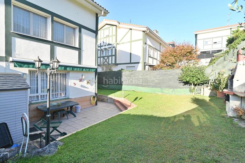 Foto 895c3d4a-a749-41bd-b9f5-c2607f83ae75. Casa adosada  de 4 habitaciones con garaje y jardín en el centro en Lemoa