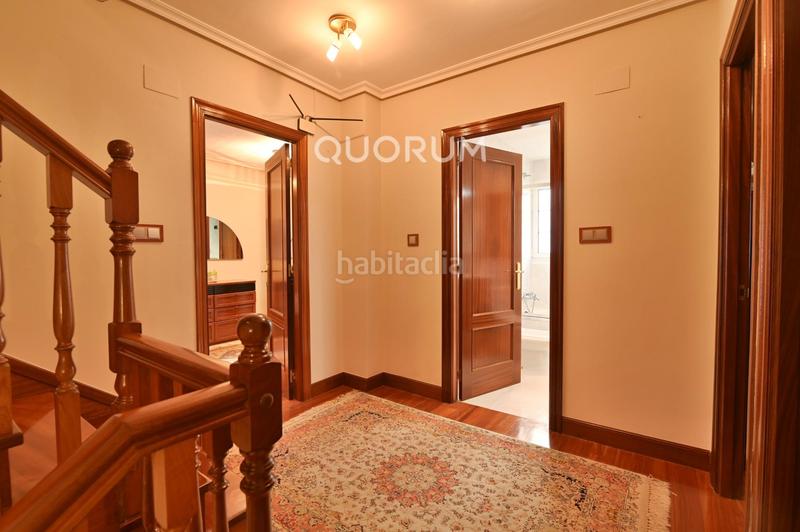 Foto e5ff5624-7c38-41c8-9125-cc3703fccd7f. Casa adosada  de 4 habitaciones con garaje y jardín en el centro en Lemoa