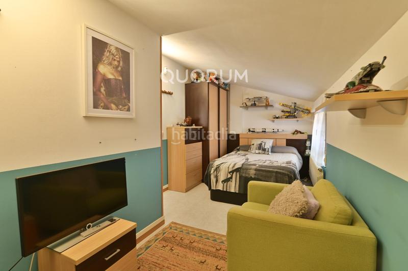 Foto f82eb048-e669-48e0-8c54-cd4493825296. Casa adosada  de 4 habitaciones con garaje y jardín en el centro en Lemoa