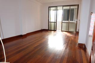 Appartement à Galdakao. Piso con ascensor de 3 habitaciones y balcón cerrado en zuazaurr