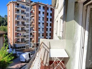 Flat in Galdakao. Piso céntrico de 2 habitaciones y balcón