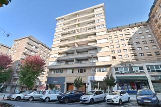 Pis en Galdakao. Pisazo en el centro con ascensor de 3 habitaciones, garaje y tra