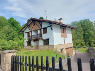 Xalet a Larrabetzu. Chalet a estrenar de 4 habitaciones en larrabetzu