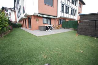 Pis en Usansolo. Precioso bajo con amplio jardn de 3 habitaciones, garaje y tras