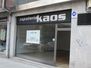 Lloguer Local Comercial a Galdakao. Céntrico local  luminoso con gran escaparate
