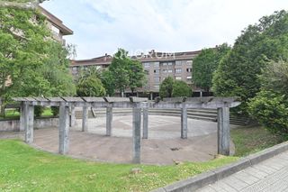 Pis a Galdakao. Pisazo con ascensor de 2 habitaciones 3 balcones garaje  y trast