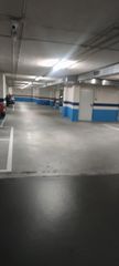 Parking voiture à Galdakao. Céntrica parcela de garaje con trastero para coche grande