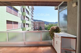 Appartement à Usansolo. Piso con ascensor de 3 habitaciones en el centro de usansolo