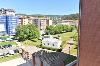 Etagenwohnung in Galdakao. Piso céntrico de 2 habitaciones y 2 balcones con buenas vistas