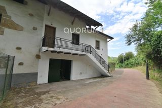 Maison à Galdakao. Casa adosada de 3 habitaciones, terraza y terreno en bengoetxe