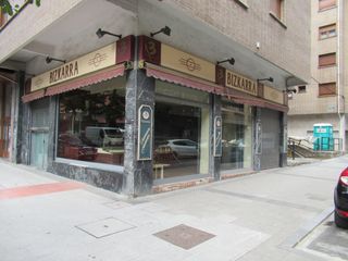 Lloguer Local Comercial a Galdakao. Amplio local comercial en el centro