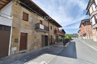 Maison à Larrabetzu. Casa adosada en larrabetzu
