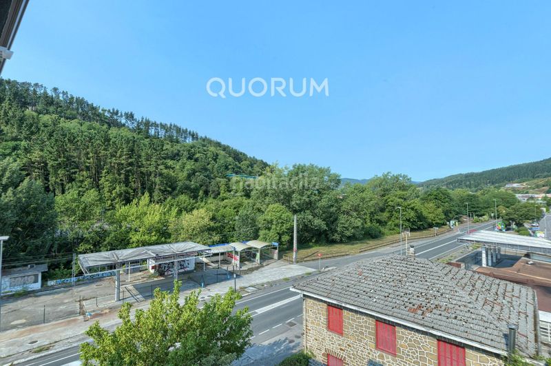 Foto f7c1d5b2-2f0e-454c-b7d9-e31e0d379b6c. Pis amb calefacció aparcament a Lemoa