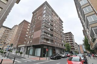 Appartamento in Galdakao. Pisazo con ascensor cota 0 de 3 habitaciones y 2 balcones en el