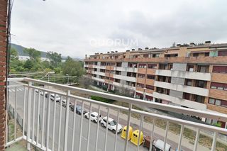 Piso en Usansolo. Piso con ascensor de 3 habitaciones y balcón en el centro de usa