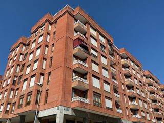Appartamento in Galdakao. Pisazo en el centro con ascensor cota 0 de 3 habitaciones, garaj