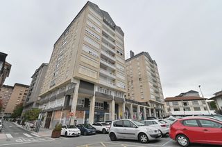 Flat in Galdakao. Piso en el centro con ascensor cota 0 de 4 habitaciones con gara
